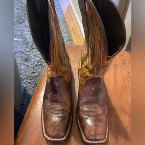 Ariat men’s 11D cowboy boots leather sole